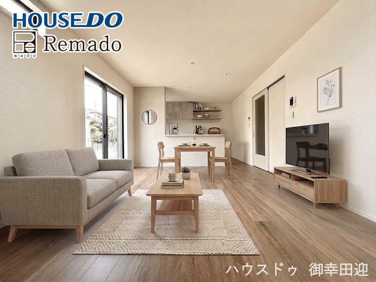 【リビング】
■家族の笑顔が集う中心地■お気に入りの家具を迎え、窓からは心地の良い光が差し込みます。※CGで家具を配置しています。