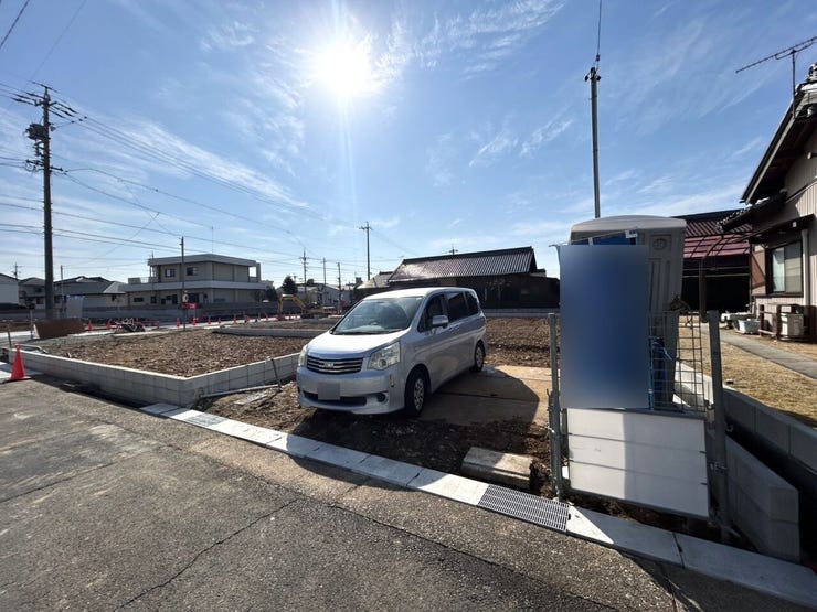 ◇外観写真◇
スーパーやドラッグストア、コンビニなど、毎日の生活に必要な施設が徒歩圏内に充実しています。周辺施設が充実しているかどうかも物件選びにおいては大切なポイントですね。