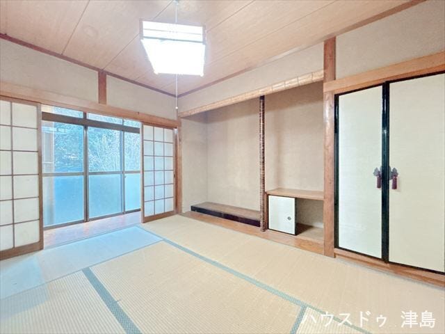 1階南側6帖和室。