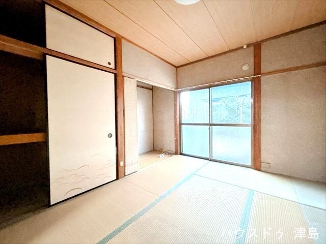 1階北側6帖和室。