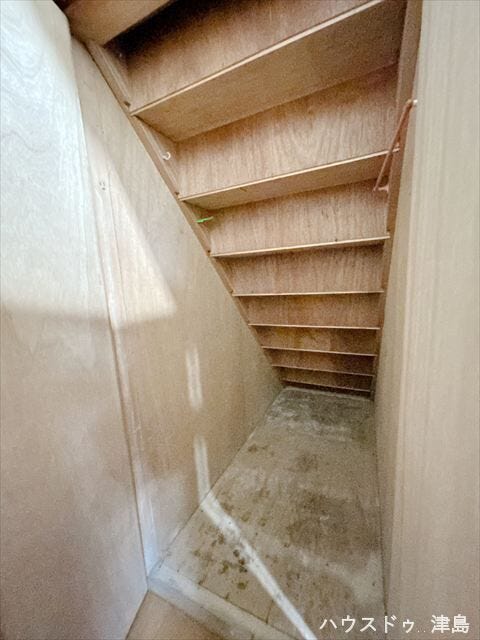 階段下収納スペース。