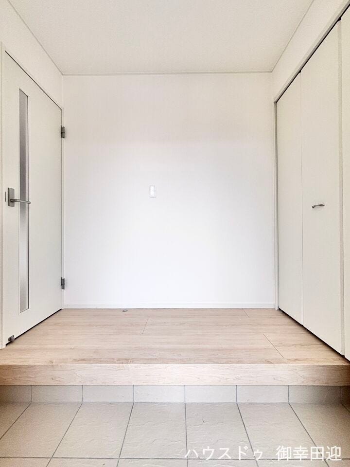 ■「しまう」が叶える美しい玄関■大容量のシューズボックスがあることでいつも整理された、気持ちの良い「家の顔」を保てます。