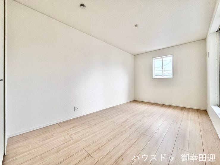 ■2階8帖洋室■心からリラックスできる静けさ、上質な眠りで、毎日をリセットします。明日への活力を養う空間です。