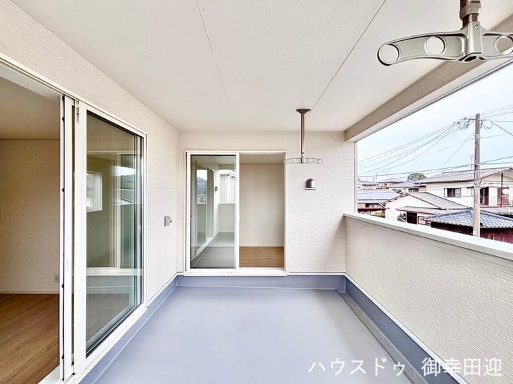 ■空の下の開放的な特等席■日光浴や読書、外の空気を感じながらリフレッシュ。暮らしを豊かにする、もう一つの心地よい空間です。