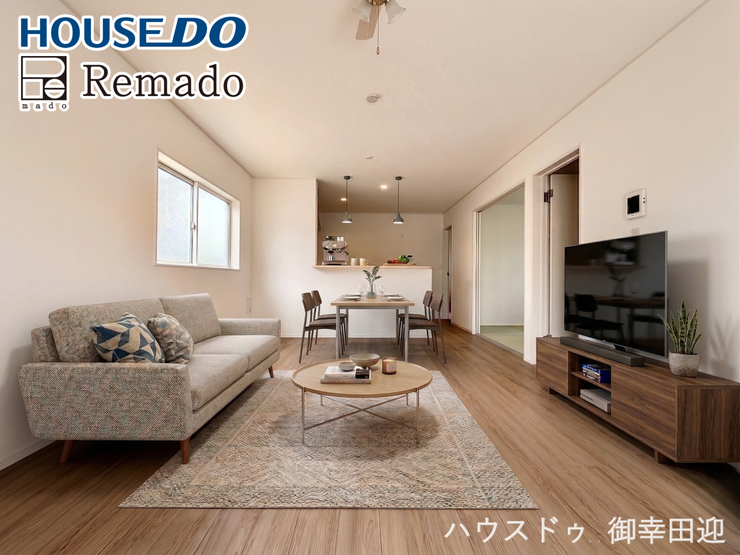 【リビング】
■家族の笑顔が集う中心地■お気に入りの家具を迎え、窓からは心地の良い光が差し込みます。※CGで家具を配置しています。