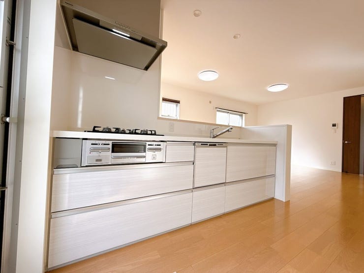 カウンターキッチンなので、お料理をしながらリビングを見渡すことができます◎