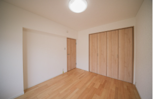 自分らしい家具で彩れる、暮らしを楽しむための余白のある部屋。