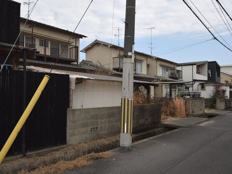 外観を南西側より撮影