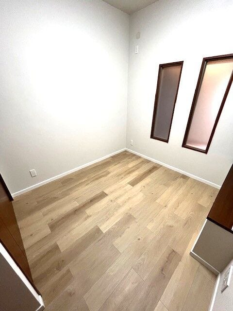 玄関に隣接した洋室は共用廊下に面しておらず、プライバシー確保が可能な北側洋室スペース!