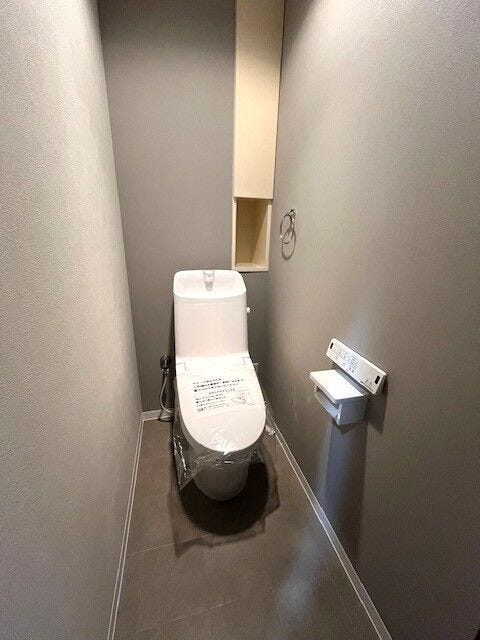 新品交換実施済のトイレ!温水洗浄便座付!