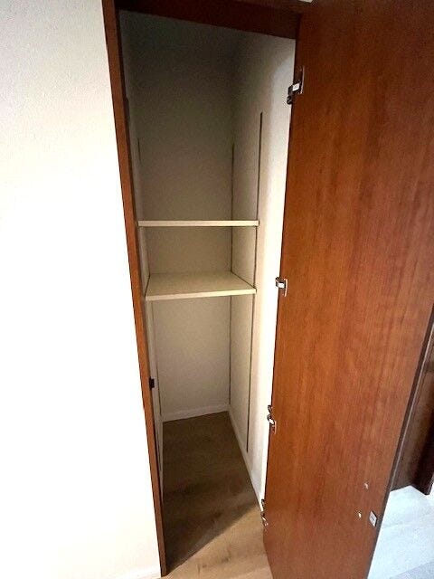 廊下収納有り!棚付で使い勝手良好な収納空間!