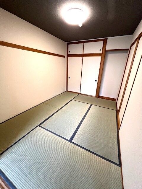 客間や小さなお子様の遊び場所としても利用が可能な和室スペース。