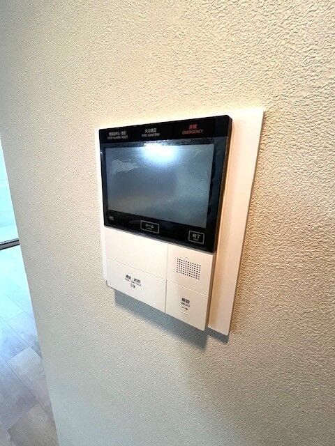 モニタ付インターホン有!来客者の顔が見えるので、防犯にも繋がります!