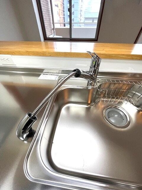 使いやすいシャワー水栓付のキッチンシンク♪