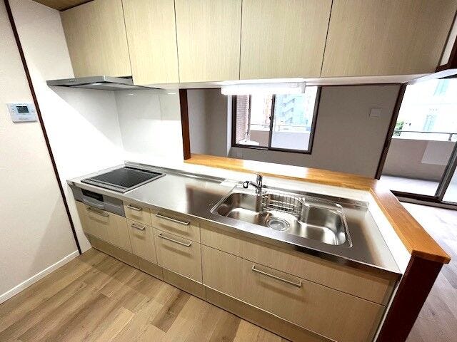 リビングを見渡せる対面式のキッチン!
リフォーム実施しており、新品へ交換を行っております。