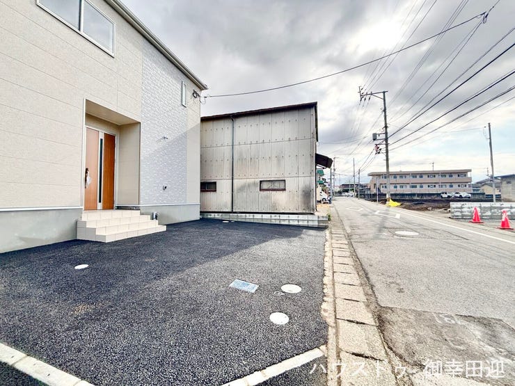 ■理想を叶える新しい暮らしの舞台■高いデザイン性と機能性を兼ね備えた住まい。ここで、家族の新しい物語が始まります。