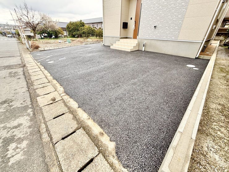 ■車と趣味の幅が広がる場所■単なる駐車スペースではない、洗車やタイヤ交換、DIYにも使える多目的な屋外スペースです。