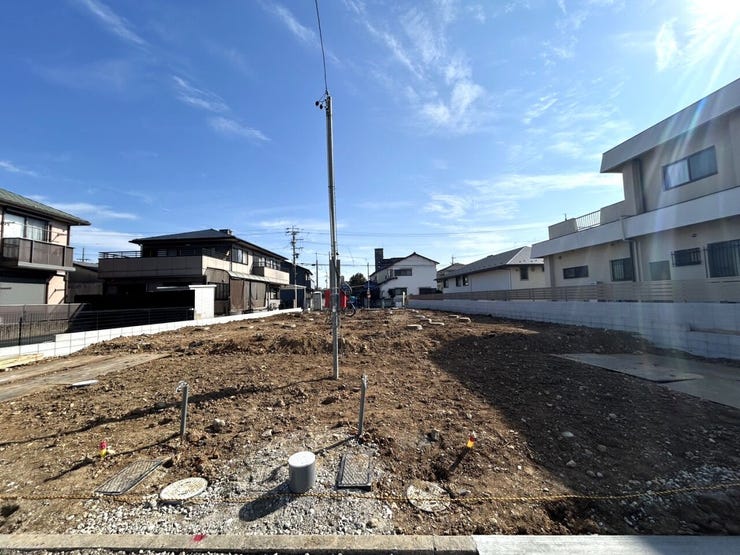 ◇外観写真◇
LDKはゆとりある19帖となっています。ゆとりをもって家族がくつろげる空間は大切ですね。キッチンにはパントリー・床下収納と収納充実。ご家族全員が満足する住宅です。