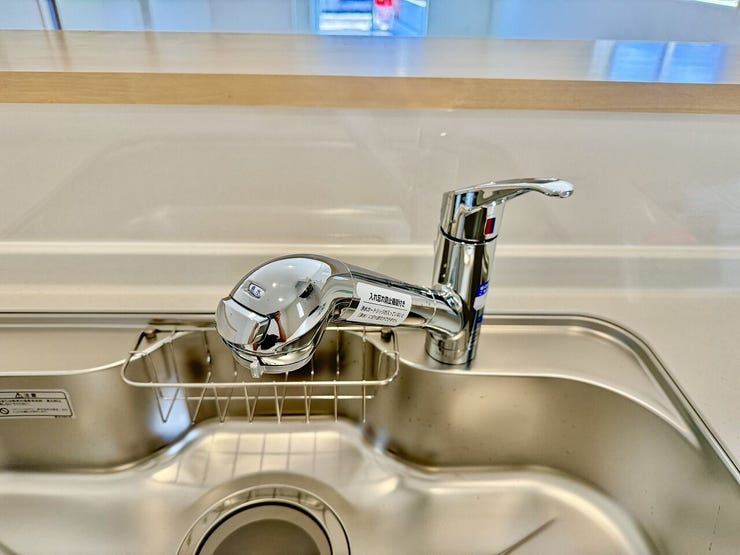 ◇オールインワン浄水栓◇
浄水器一体型なので、ワンタッチでいつでもきれいなおいしいお水を飲むことができます。機能的且つコンパクトでお掃除しやすいのもうれしいポイントです。
