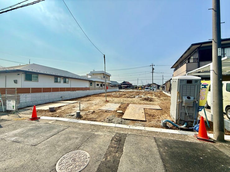 ◇外観写真◇
18帖のLDKと続きの3帖の畳コーナー。家族が集まって食事をしたり、くつろいだりするのに十分な広さです。家族のコミュニケーションも取りやすく、家具のレイアウトもしやすいですね。