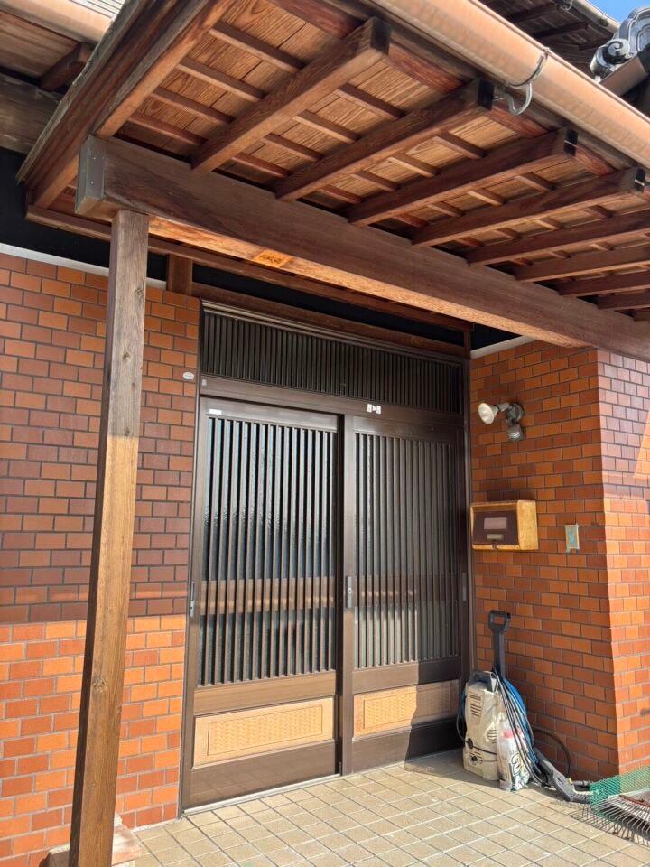 レンガ調でオシャレな玄関です♪