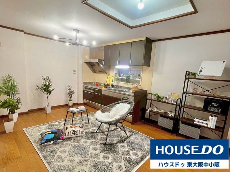 LDKは11帖 (床暖房付き)
壁付キッチンでご飯もすぐに出せ片付けもラクです♪