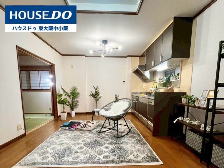 リビングの隣に和室がございます
客間やキッズスペースとしていかがでしょう