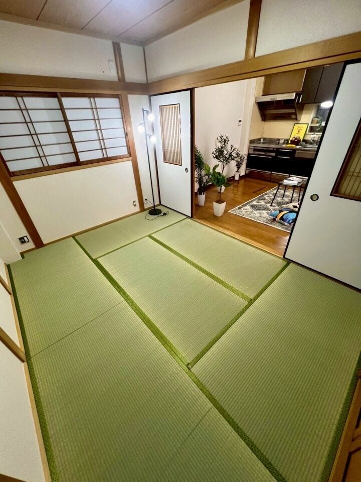 リビング横の和室 6帖ございます