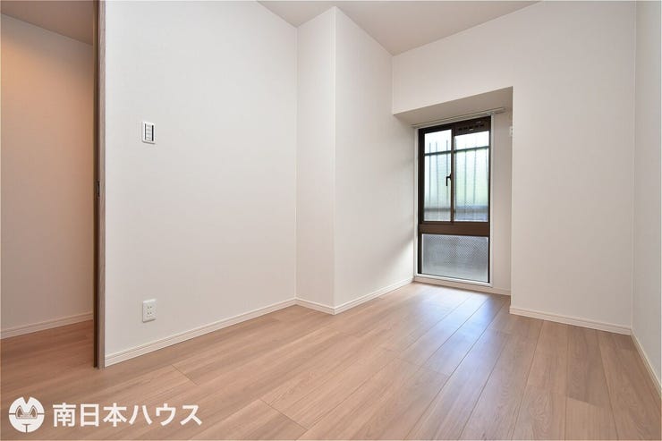 清水町 パークハイツ多賀山 【洋室】5.2帖の洋室です！全居室に収納付きの間取りです！室内は床、クロス、扉をリフォーム済み♪