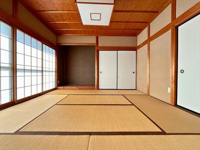 1階8帖和室へは隣の10帖洋室からも出入りができます。障子で太陽光や外の気温を調整できるのも良いですね
(2026年2月16日 撮影)