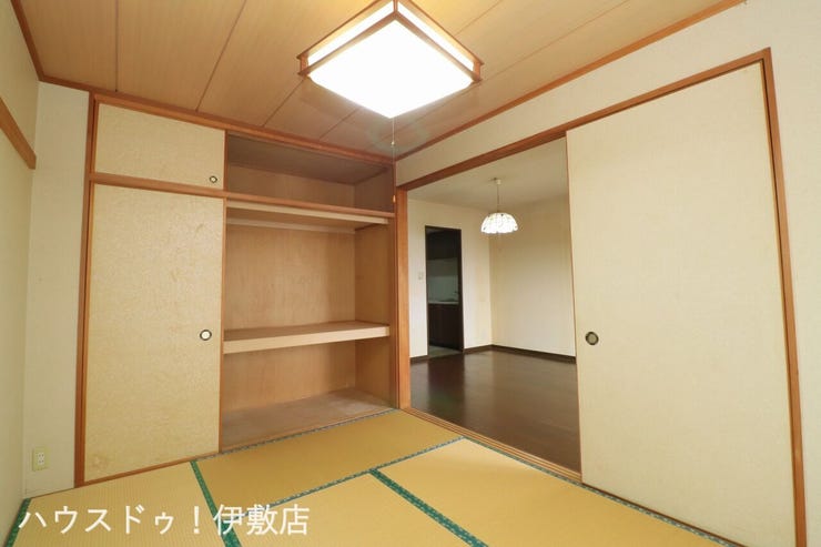 【和室6帖】
広々とした押し入れ付き!大き目の布団も収納可能です