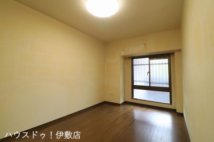 【洋室7.5帖】
広々とした洋室で、主寝室としていかがでしょうか?