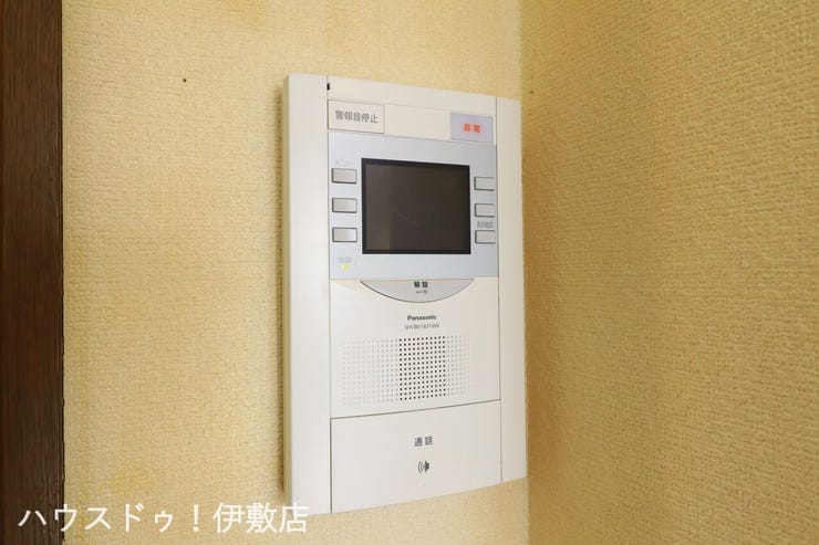 【モニター付きインターホン】
誰が来てもわかるモニター付き♪女性が一人で家にいてもこれなら安心
