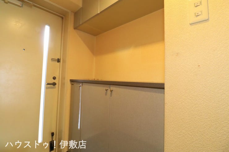 【玄関】
玄関にはシューズボックス付です!