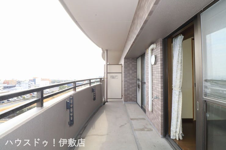 【バルコニー】
広々としたバルコニーです!物干し金具付きのバルコニーです