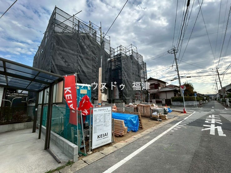 リビングに階段があるので、
ご家族とのコミュニケーションも増えそうです♪
《福津市若木台1丁目 新築戸建》