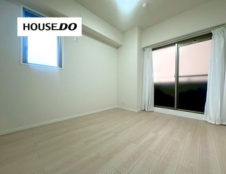 2面採光で明るく、風通しの良い洋室