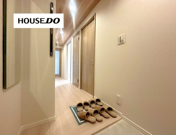 天井木目デザインで温かみのある室内動線◎