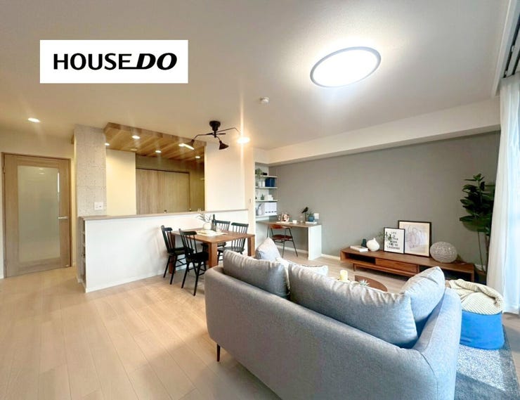 落ち着いたアクセントクロスが空間に上質感をプラス