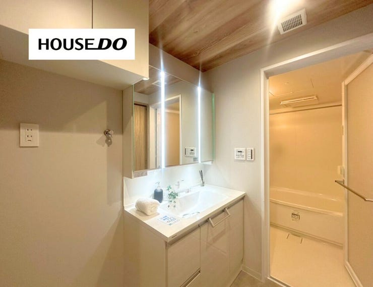 清潔感のある洗面室で、朝の身支度も快適
収納も豊富ですっきり片付きますワイドな洗面ボウルで使いやすい洗面台