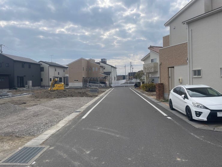 前面道路が6mあるので、駐車が苦手な方も楽に駐車可能です!