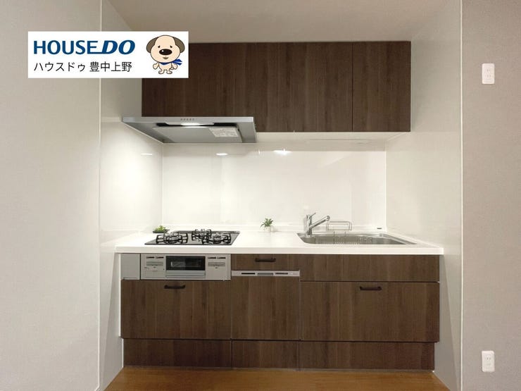 食洗機付きのシステムキッチンです!上部棚も付いており収納力◎壁付のためお部屋を広く活用できます♪