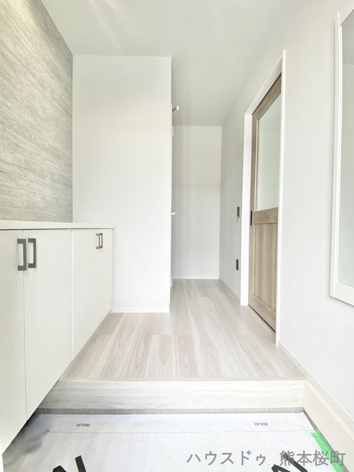 ■□■「しまう」が叶える、美しい玄関■□■大容量のシューズボックスがあることでいつも整理された、気持ちの良い「家の顔」を保てます。