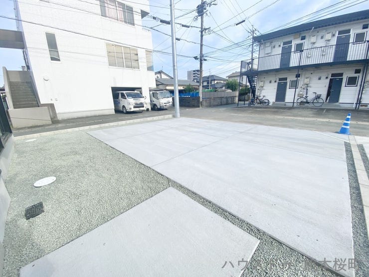 ■□■車と趣味の幅が広がる場所■□■単なる駐車スペースではない、洗車やタイヤ交換、DIYにも使える多目的な屋外スペースです