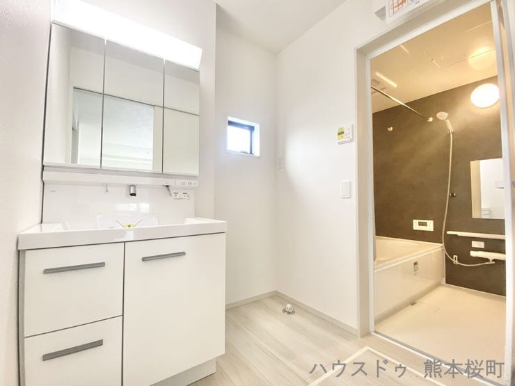 ■□■清々しいリフレッシュ空間■□■自分を磨き、気持ちを切り替える。心地よい光が差し込むプライベートスペース