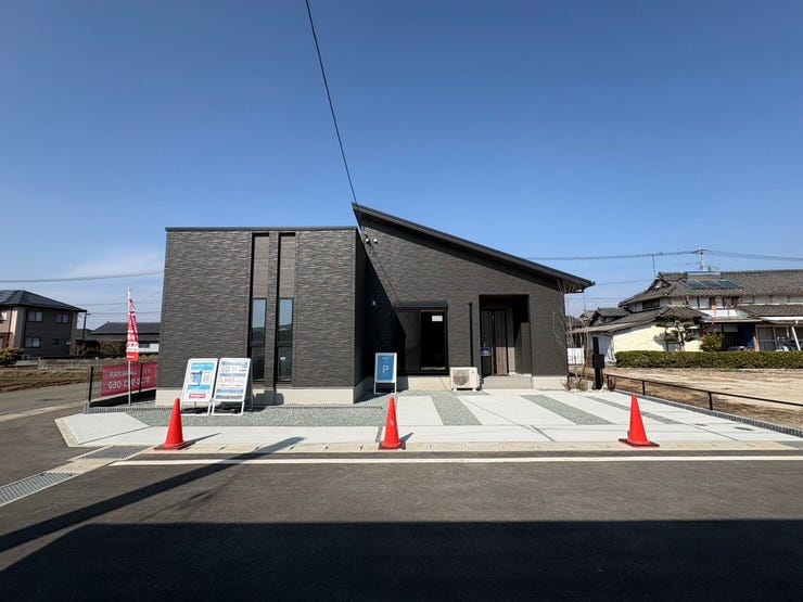 【外観】
人気の平屋♪ロフト付き!角地!3台駐車可能です♪