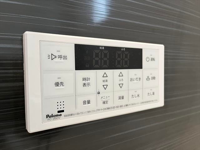 ◆浴室給湯パネル◆自動お湯はり機能や追い焚き機能がついた給湯システムです。