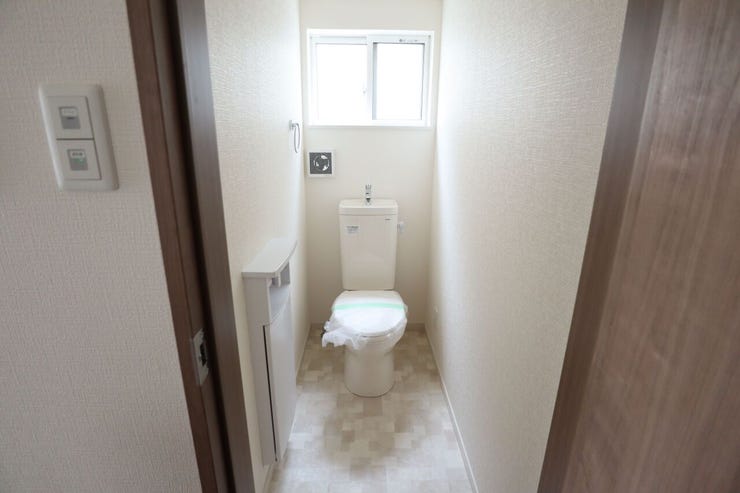 ◇トイレ◇ 同仕様
1階2階とも温水洗浄便座♪
便座が暖かく、冬でも快適です♪