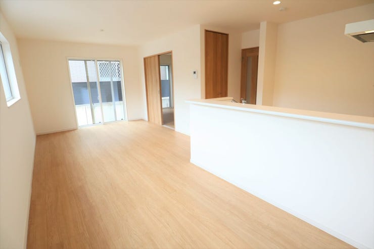 ◇リビング◇ 同仕様
南面を広く取ったリビングは日当たり良好です♪
一家団欒の時間が増えそうですね♪