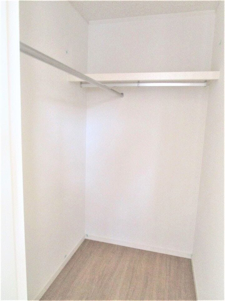 ◇ウォークインクローゼット◇ 同仕様
季節物のお洋服などしっかり収納できます♪旅行鞄などかさばる収納もすっきり片付きますね♪